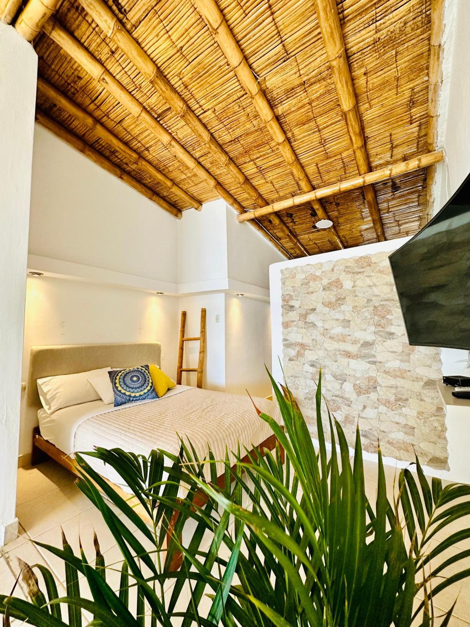 Hotel Puerto Antiguo ลอสโอร์กานอส ภายนอก รูปภาพ