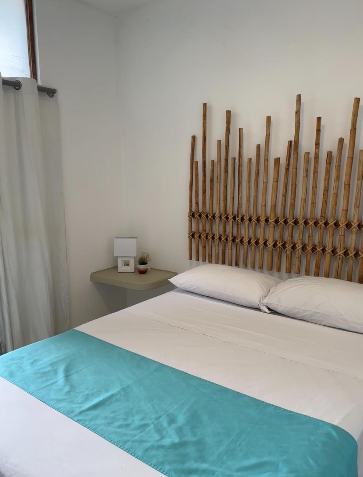Hotel Puerto Antiguo ลอสโอร์กานอส ภายนอก รูปภาพ