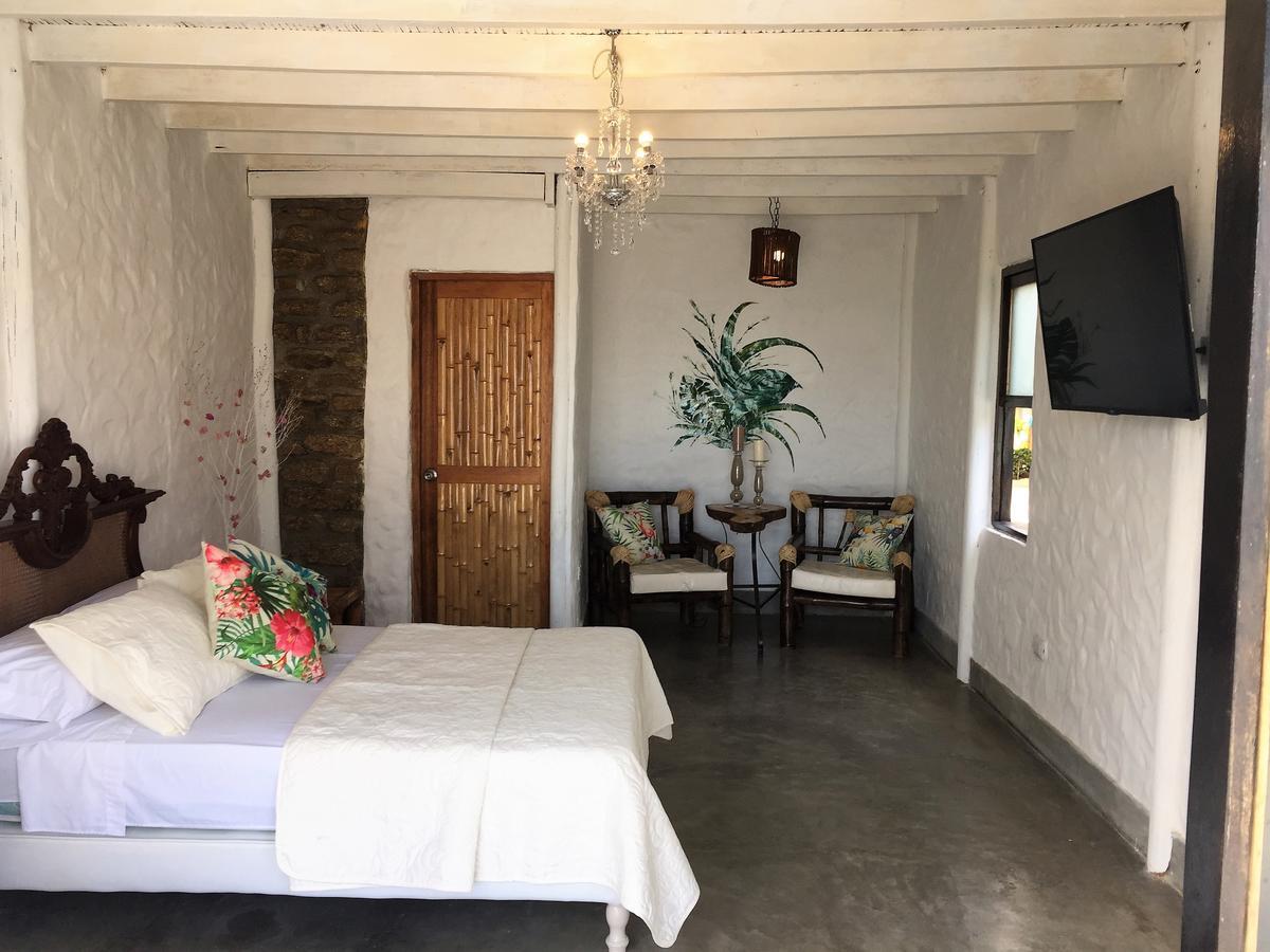 Hotel Puerto Antiguo ลอสโอร์กานอส ภายนอก รูปภาพ